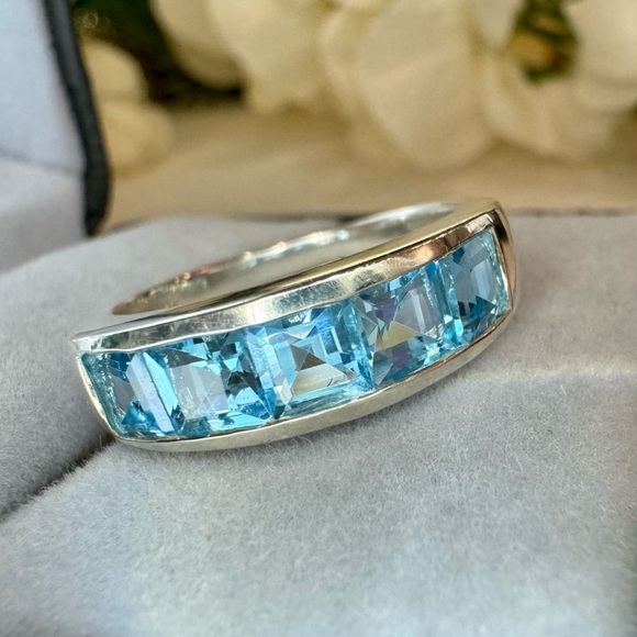 Vintage Princess cut Blue Topaz Raised band ring. Size about an 8 - Picture 6 of 16